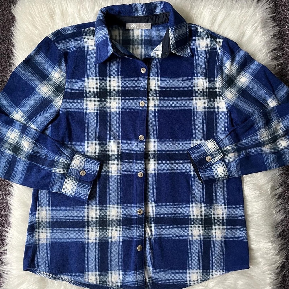 Flannel fleece long sleeve plaid blue shacket jacket fall essential buttons